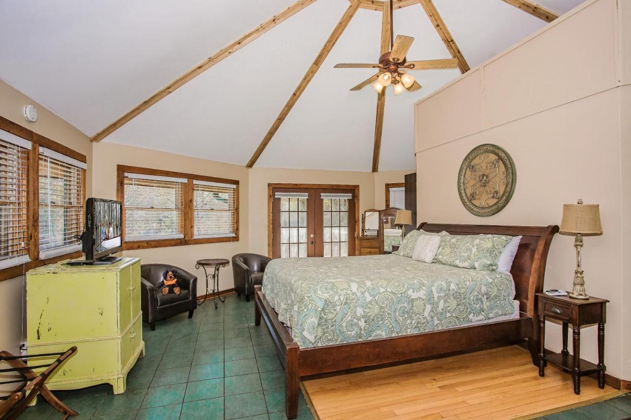 Smoky Bear Lodge With Guest House, Hot Tub, 1089 Free Tickets Each Paid Day, Dollywood And More Sevierville Exterior foto