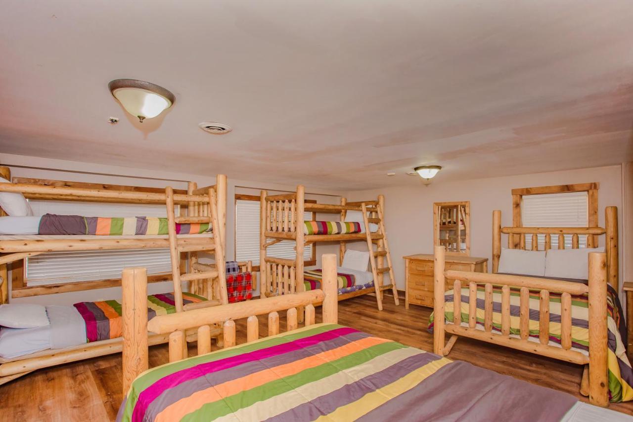 Smoky Bear Lodge With Guest House, Hot Tub, 1089 Free Tickets Each Paid Day, Dollywood And More Sevierville Exterior foto