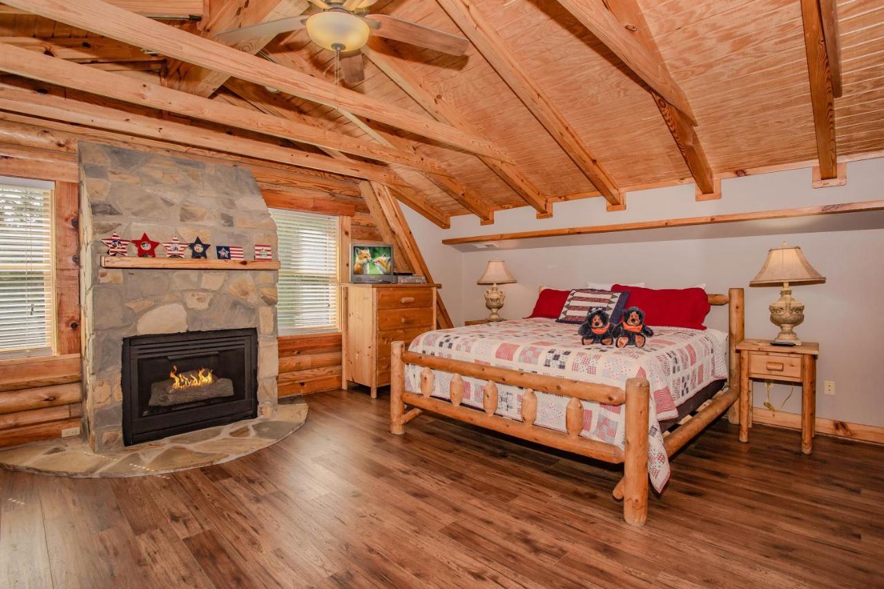 Smoky Bear Lodge With Guest House, Hot Tub, 1089 Free Tickets Each Paid Day, Dollywood And More Sevierville Exterior foto